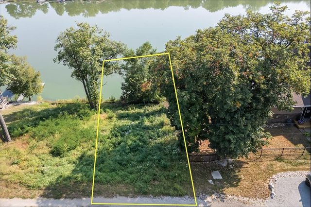 8364 Lakeshore Drive, Dexter, IA 50070