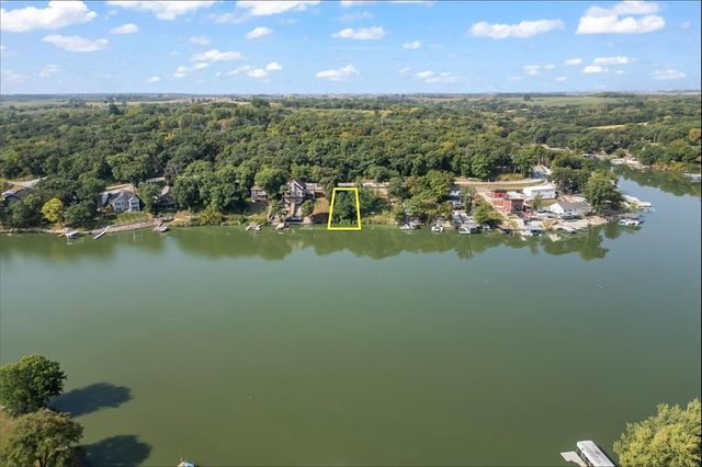 8364 Lakeshore Drive, Dexter, IA 50070