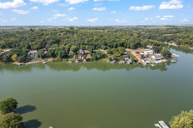 8364 Lakeshore Drive, Dexter, IA 50070