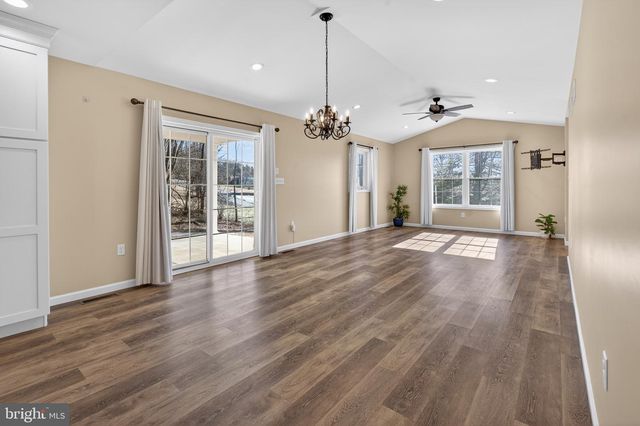 2021 EVERGREEN DR, Tamaqua, PA 18252