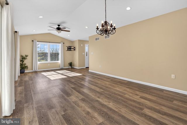 2021 EVERGREEN DR, Tamaqua, PA 18252