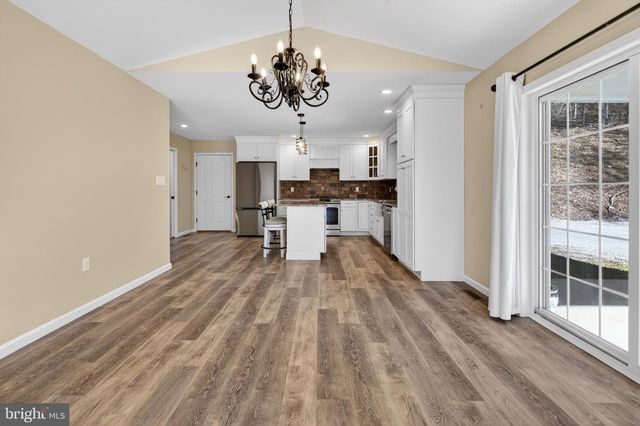 2021 EVERGREEN DR, Tamaqua, PA 18252