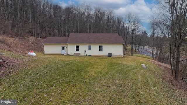 2021 EVERGREEN DR, Tamaqua, PA 18252