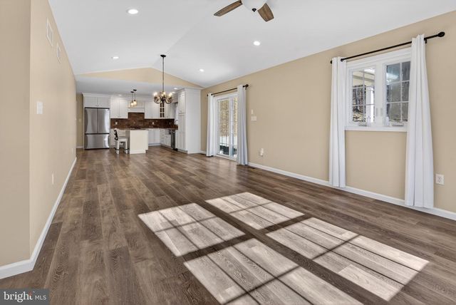 2021 EVERGREEN DR, Tamaqua, PA 18252