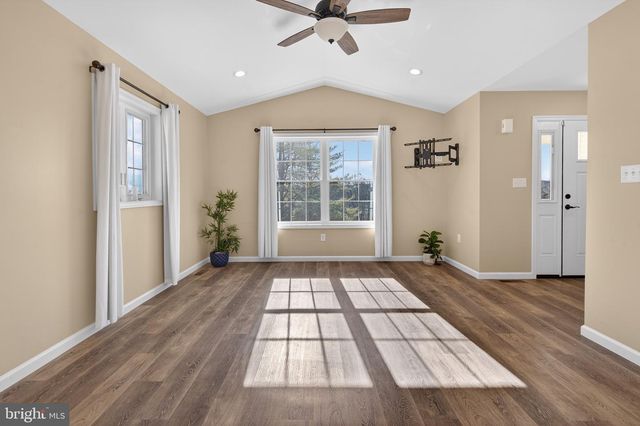 2021 EVERGREEN DR, Tamaqua, PA 18252