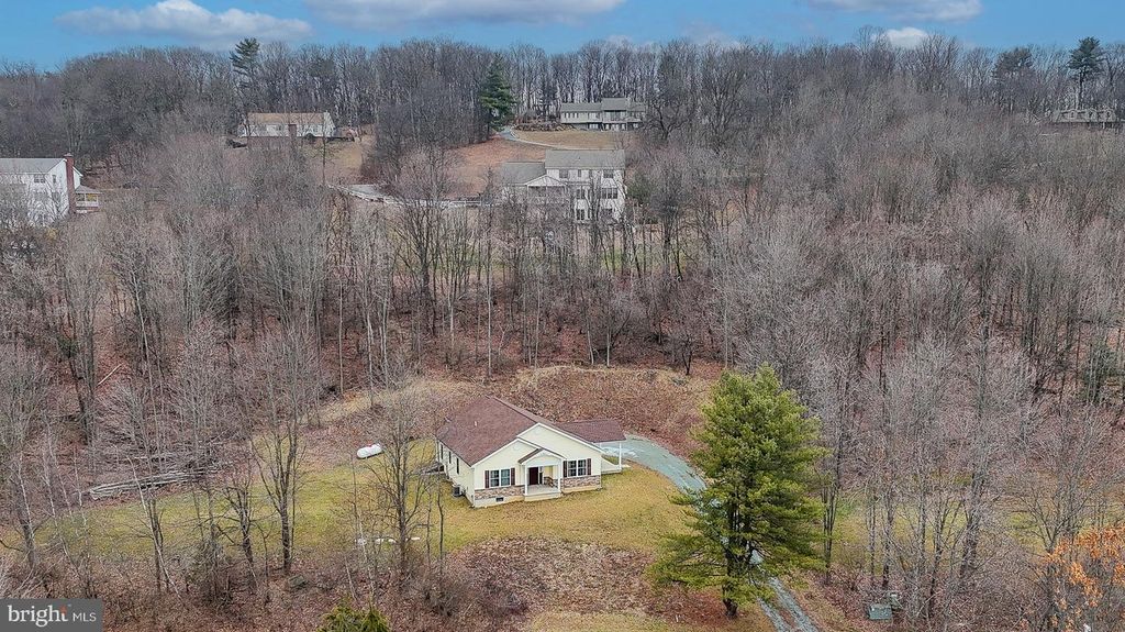 2021 EVERGREEN DR, Tamaqua, PA 18252