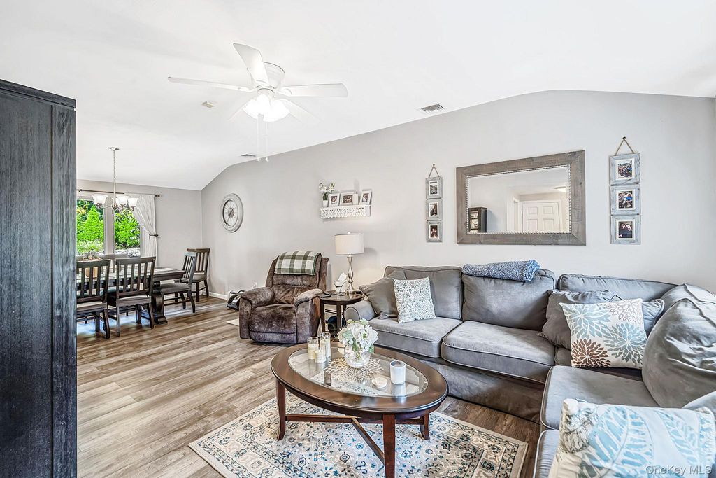 5 Allegheny Drive S, Farmingville, NY 11738 — photo 3