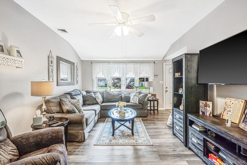 5 Allegheny Drive S, Farmingville, NY 11738 — photo 4