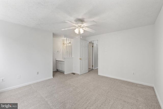 14166 RED RIVER DR, Centreville, VA 20121