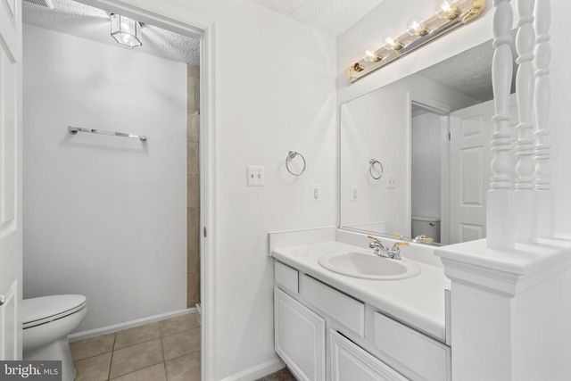 14166 RED RIVER DR, Centreville, VA 20121