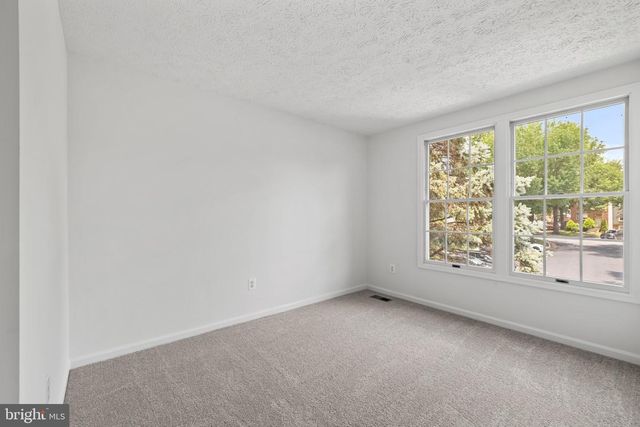 14166 RED RIVER DR, Centreville, VA 20121