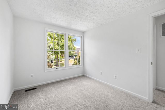 14166 RED RIVER DR, Centreville, VA 20121
