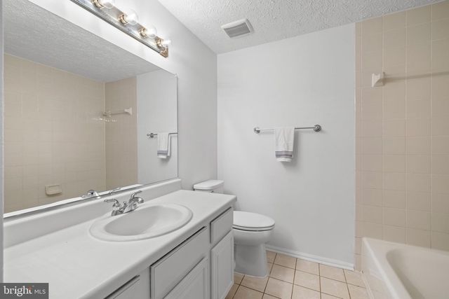 14166 RED RIVER DR, Centreville, VA 20121