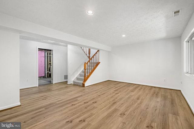 14166 RED RIVER DR, Centreville, VA 20121