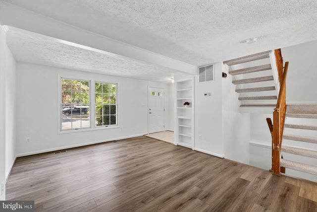 14166 RED RIVER DR, Centreville, VA 20121