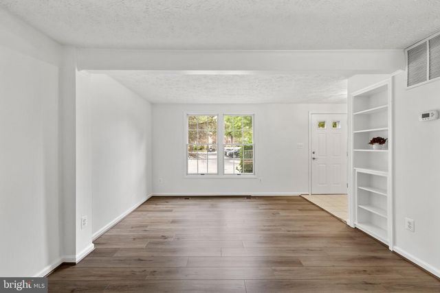 14166 RED RIVER DR, Centreville, VA 20121