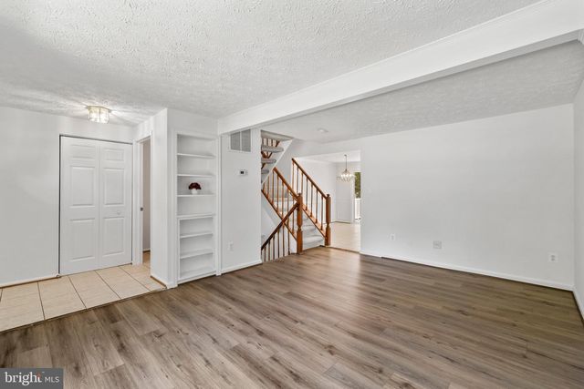 14166 RED RIVER DR, Centreville, VA 20121