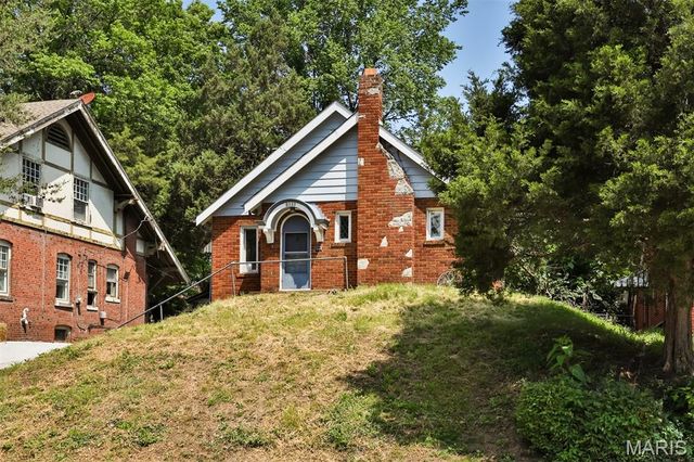 8033 Washington Street, St Louis, MO 63114