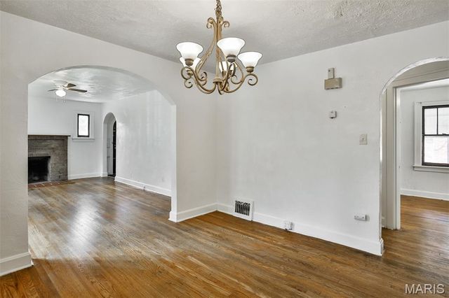 8033 Washington Street, St Louis, MO 63114