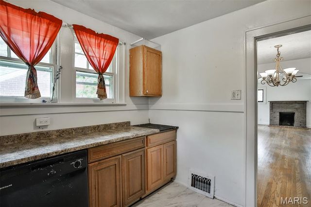 8033 Washington Street, St Louis, MO 63114