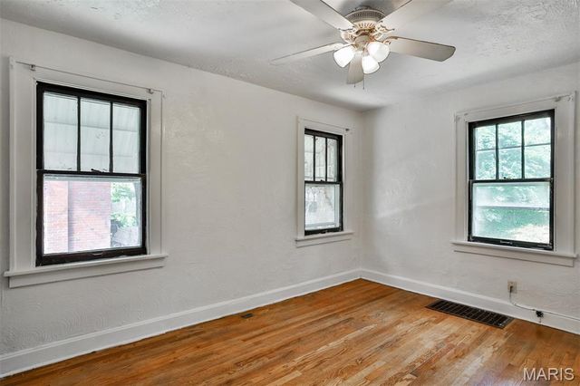 8033 Washington Street, St Louis, MO 63114