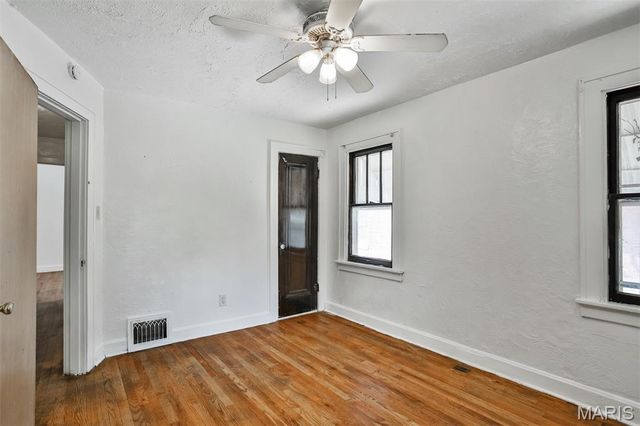 8033 Washington Street, St Louis, MO 63114