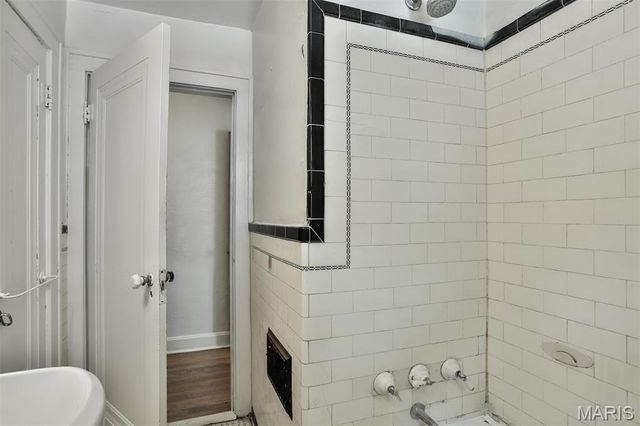 8033 Washington Street, St Louis, MO 63114
