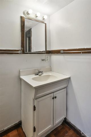 8033 Washington Street, St Louis, MO 63114