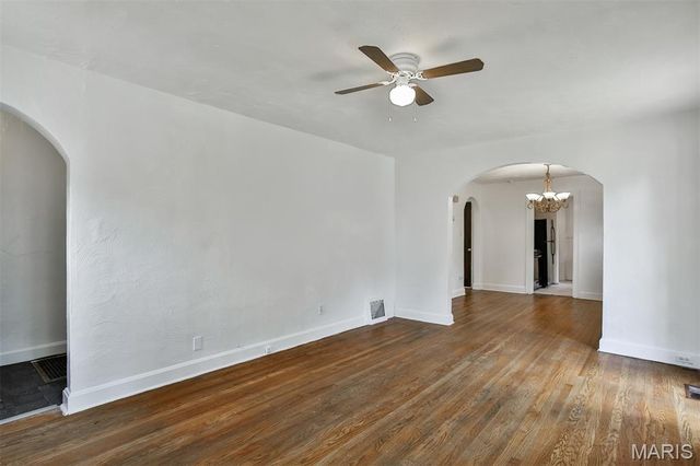 8033 Washington Street, St Louis, MO 63114