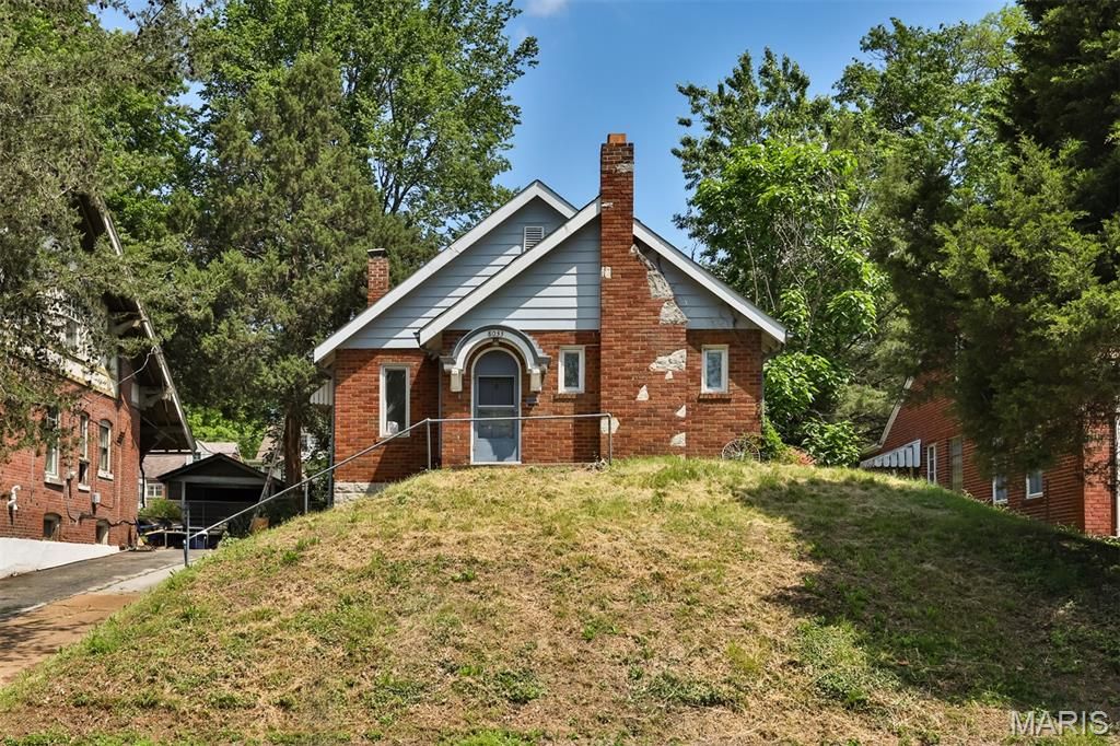 8033 Washington Street, St Louis, MO 63114