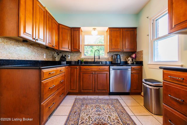212 Sage Rd, Louisville, KY 40207