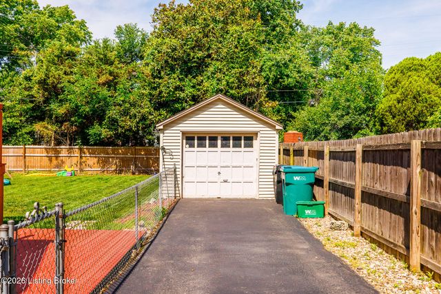 212 Sage Rd, Louisville, KY 40207