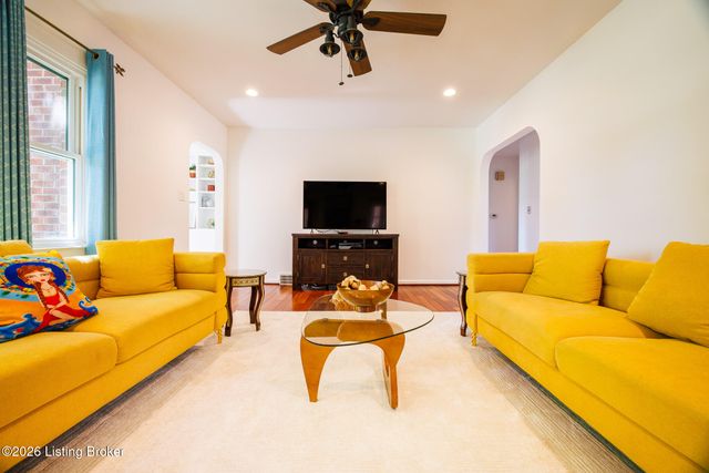 212 Sage Rd, Louisville, KY 40207