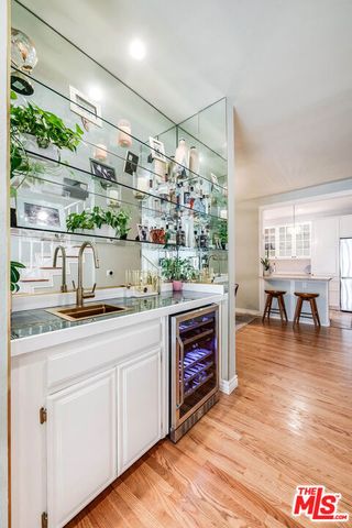 4444 Moorpark Way 202, Toluca Lake, CA 91602