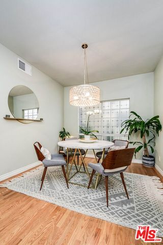 4444 Moorpark Way 202, Toluca Lake, CA 91602