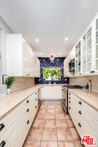 4444 Moorpark Way 202, Toluca Lake, CA 91602
