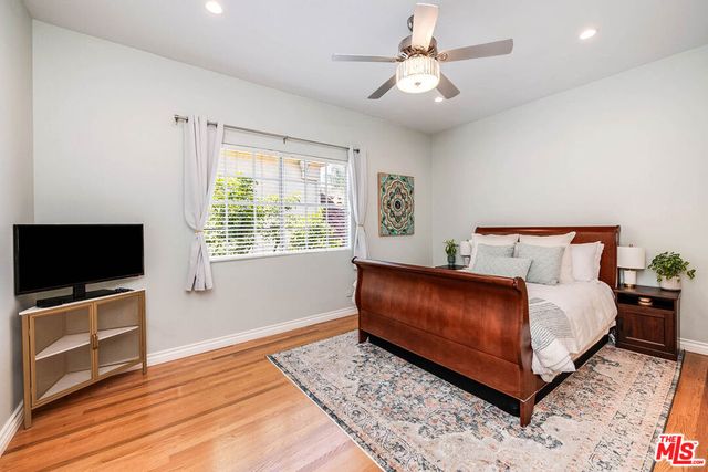 4444 Moorpark Way 202, Toluca Lake, CA 91602