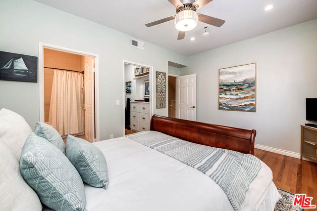 4444 Moorpark Way 202, Toluca Lake, CA 91602