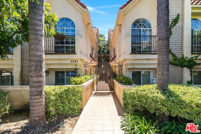 4444 Moorpark Way 202, Toluca Lake, CA 91602