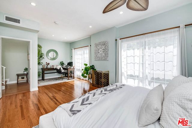 4444 Moorpark Way 202, Toluca Lake, CA 91602
