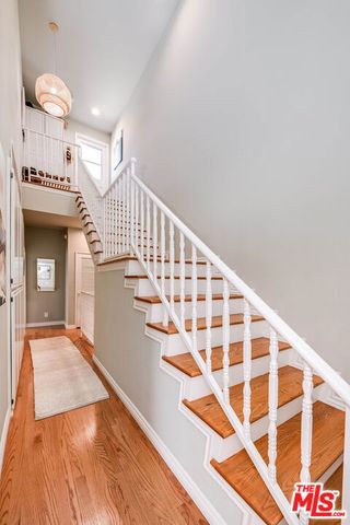 4444 Moorpark Way 202, Toluca Lake, CA 91602