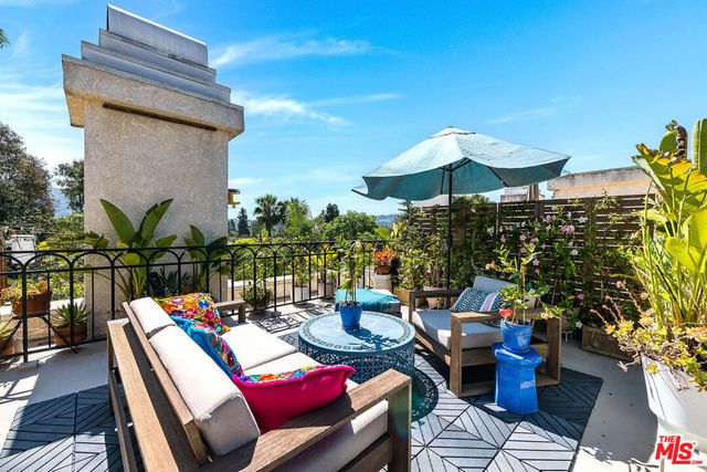 4444 Moorpark Way 202, Toluca Lake, CA 91602