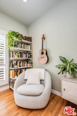 4444 Moorpark Way 202, Toluca Lake, CA 91602