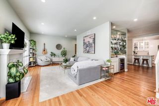 4444 Moorpark Way 202, Toluca Lake, CA 91602