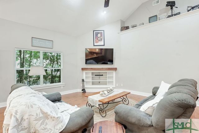 190 Blackjack Oak Drive E, Richmond Hill, GA 31324