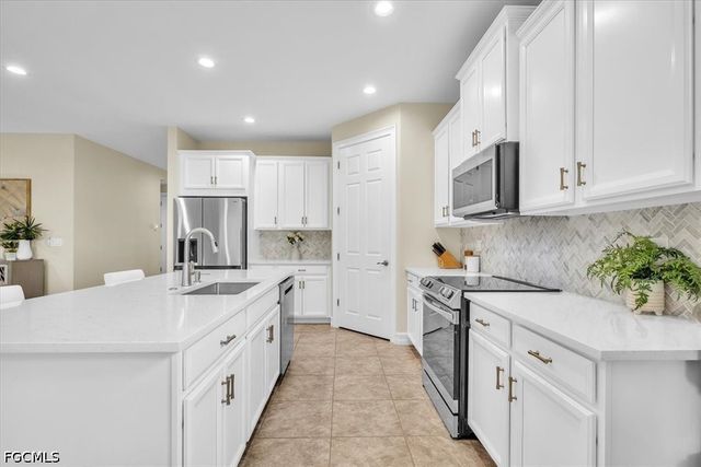 3286 Birchin LN, Fort Myers, FL 33916