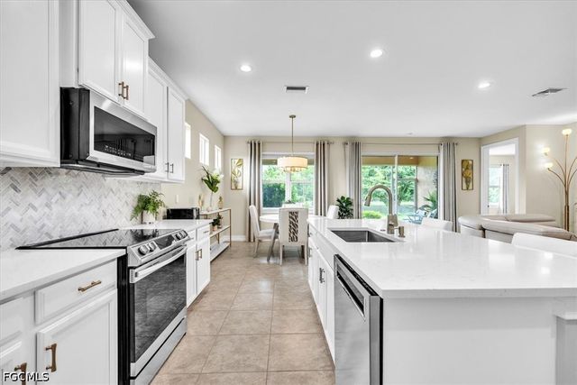 3286 Birchin LN, Fort Myers, FL 33916