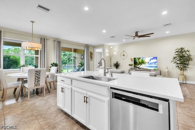 3286 Birchin LN, Fort Myers, FL 33916