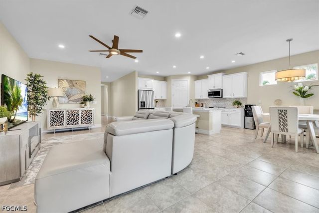 3286 Birchin LN, Fort Myers, FL 33916
