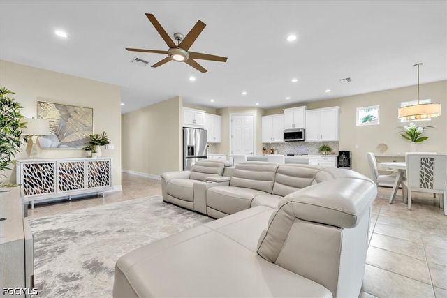 3286 Birchin LN, Fort Myers, FL 33916